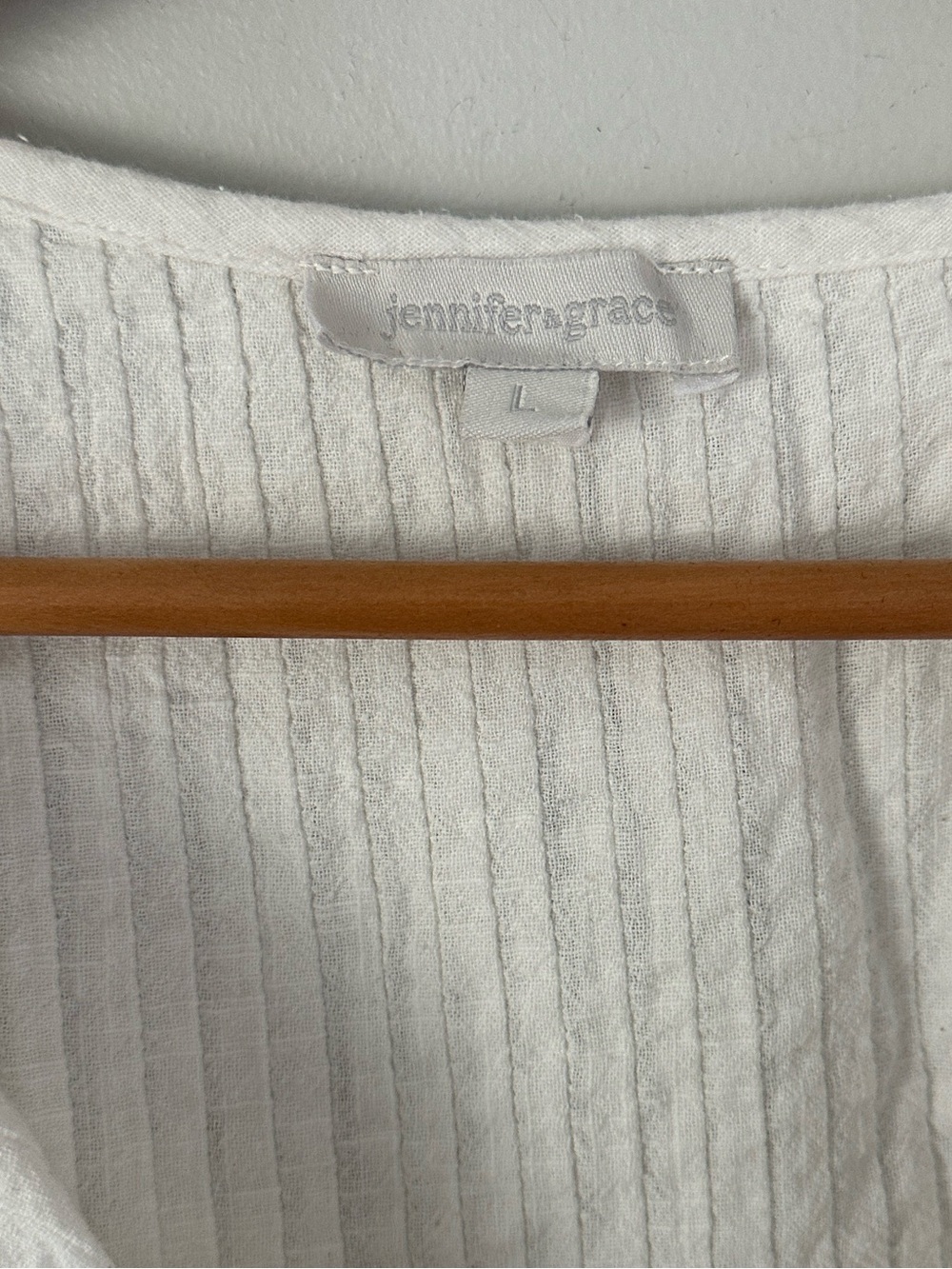 jennifer and grace white eyelet flutter sleeve cotton blouse - Picture 2 of 7
